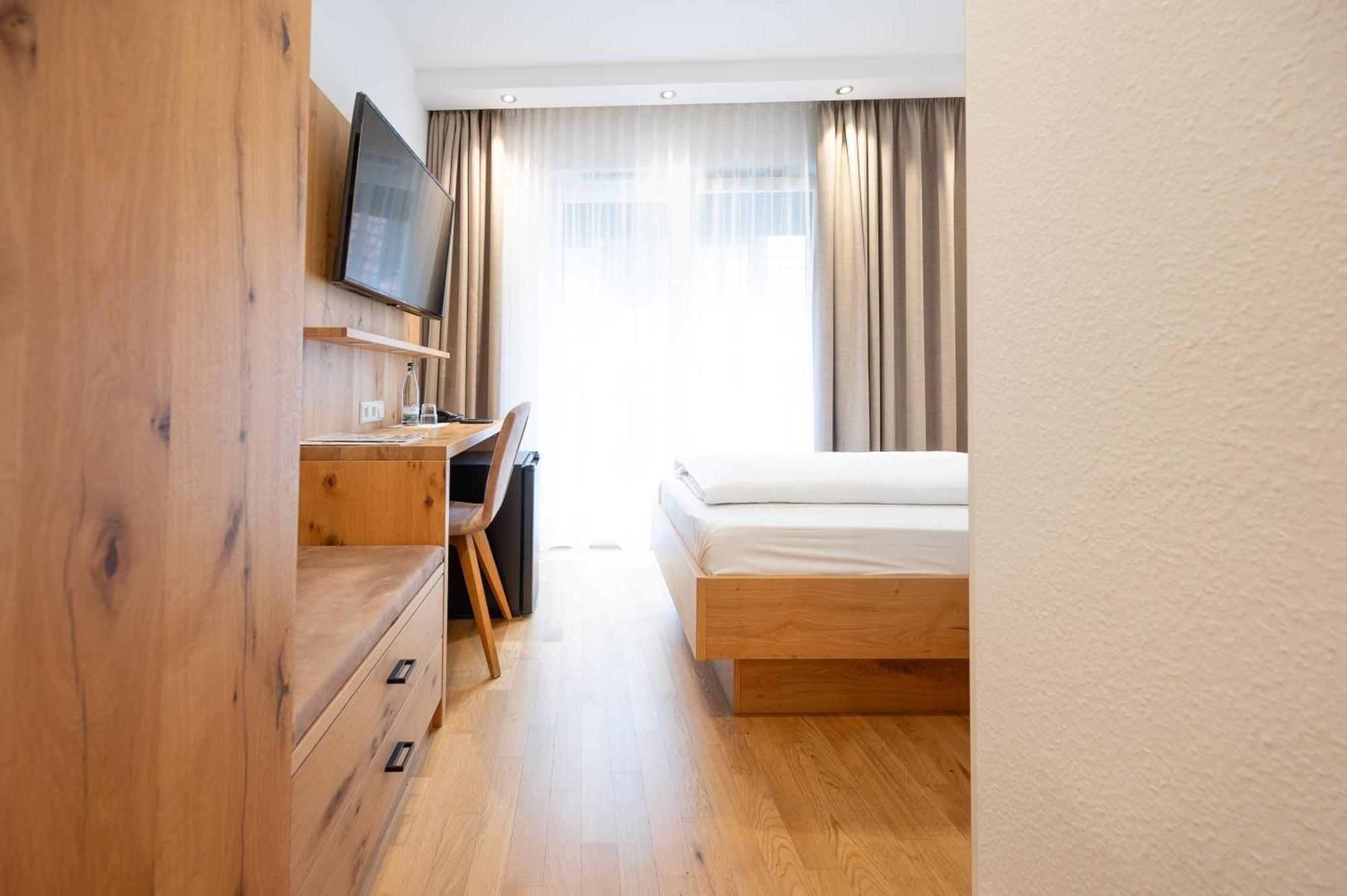 Hotel & Gasthaus Loewen فالدكريش المظهر الخارجي الصورة